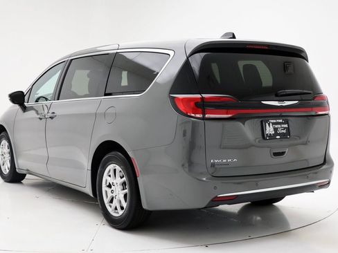 Used 2025 Chrysler Pacifica Select FWD image 6