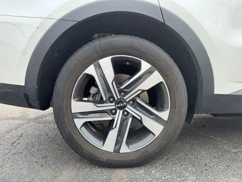 Used 2023 Kia Sorento EX image 17