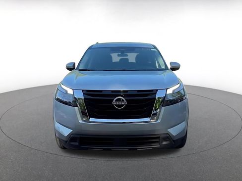 Used 2025 Nissan Pathfinder SV FWD image 4