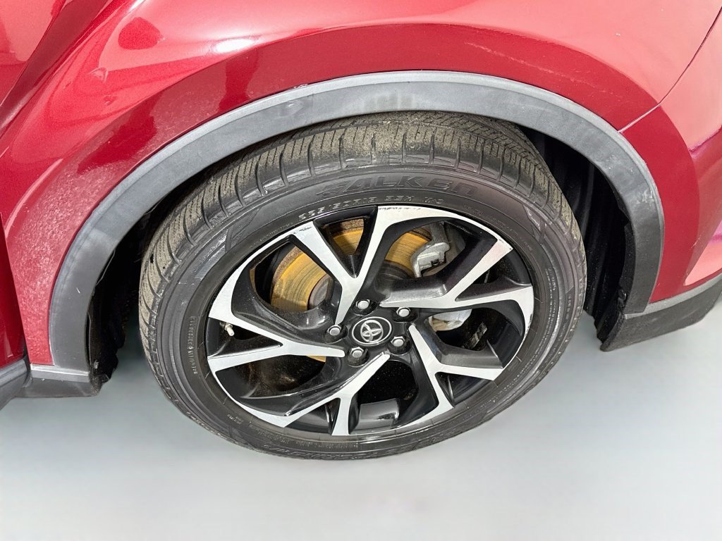 Used 2018 Toyota C-HR XLE FWD image 31