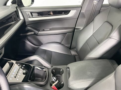 Certified 2024 Porsche Cayenne image 29