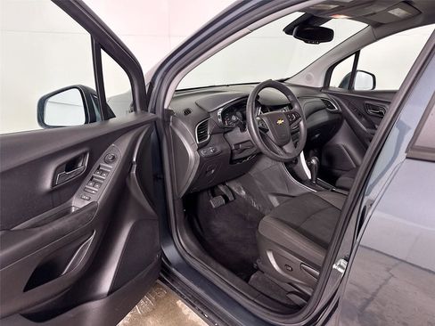 Used 2022 Chevrolet Trax LS w/ Tint and Cruise Package image 3
