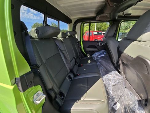New 2025 Jeep Gladiator Mojave w/ Convenience Group image 26
