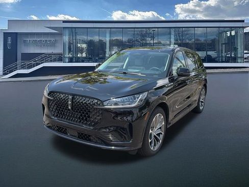New 2026 Lincoln Aviator 2WD w/ Jet Appearance Package image 3