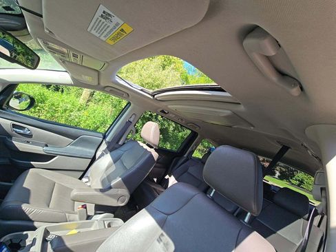 Used 2016 Honda Odyssey Touring Elite image 9