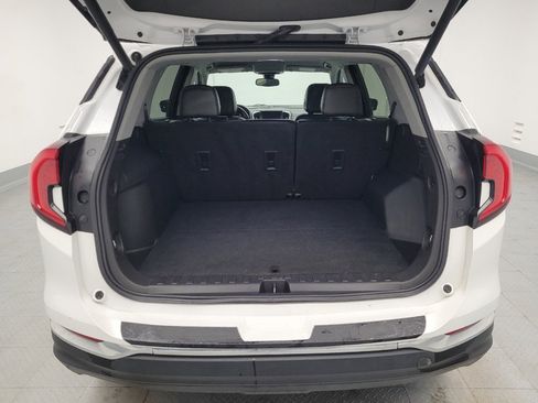 Used 2022 GMC Terrain SLT image 29