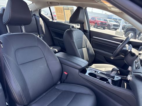 Used 2025 Nissan Altima 2.5 SL FWD image 33