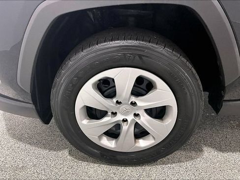 Used 2019 Toyota RAV4 LE AWD/4WD image 40