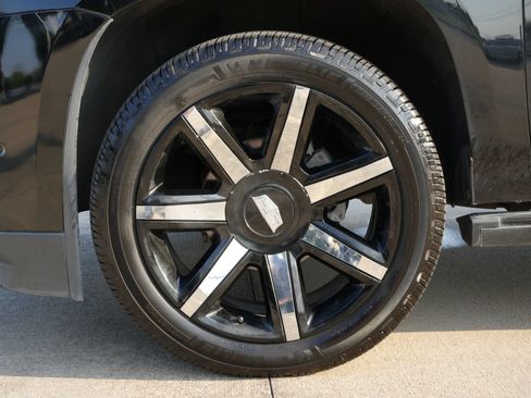 Used 2019 Cadillac Escalade ESV Premium Luxury RWD image 24