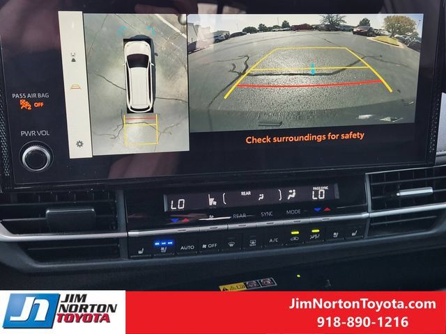 Used 2025 Toyota Sienna Platinum FWD image 19