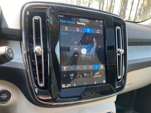 New 2025 Volvo XC40 B5 Ultra image 31