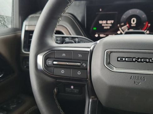 Used 2025 GMC Yukon Denali Ultimate AWD/4WD image 11