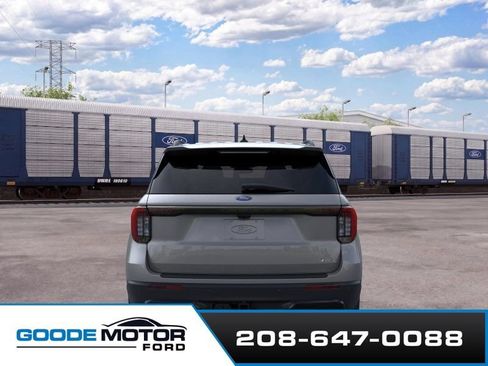 New 2026 Ford Explorer ST-Line w/ ST-Line Street Pack AWD/4WD image 5