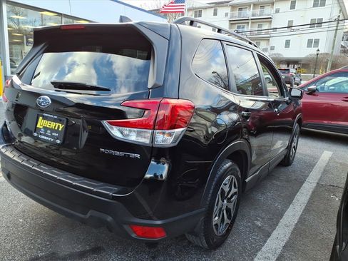 Used 2023 Subaru Forester Premium image 5