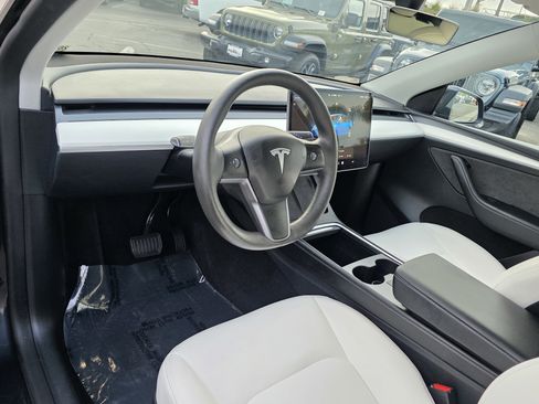 Used 2024 Tesla Model Y Long Range image 10