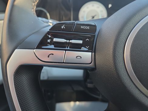 Certified 2023 Hyundai Elantra Limited image 18