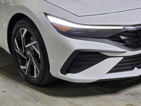 Certified 2025 Hyundai Elantra Sport FWD image 10