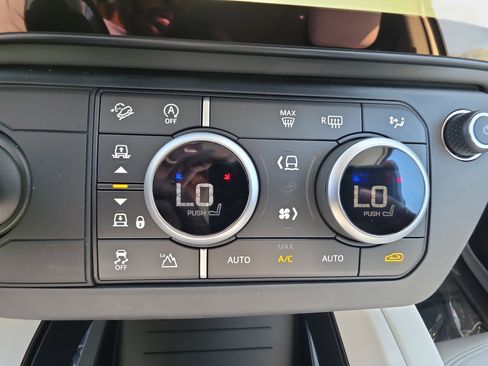 New 2026 Land Rover Defender 130 X-Dynamic SE AWD/4WD image 22