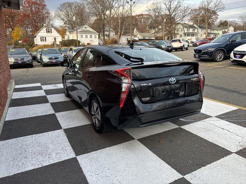 Used 2018 Toyota Prius Two image 4