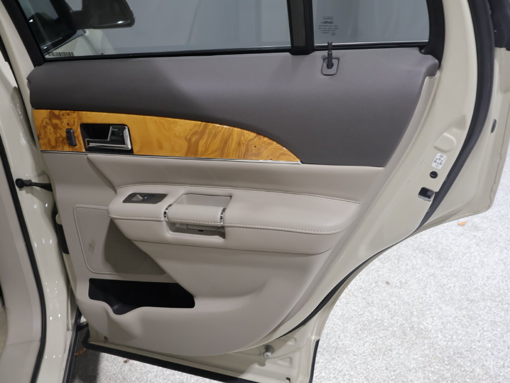 Used 2015 Lincoln MKX AWD w/ Equipment Group 101A image 22