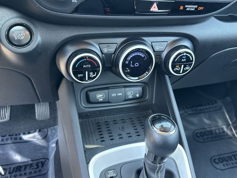 Used 2024 Hyundai Venue Limited image 23