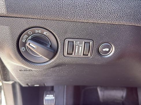 Used 2018 Chrysler 300 Touring L RWD image 39