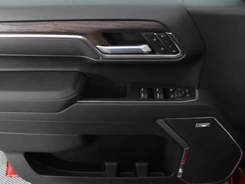 New 2026 GMC Sierra 1500 SLT image 14