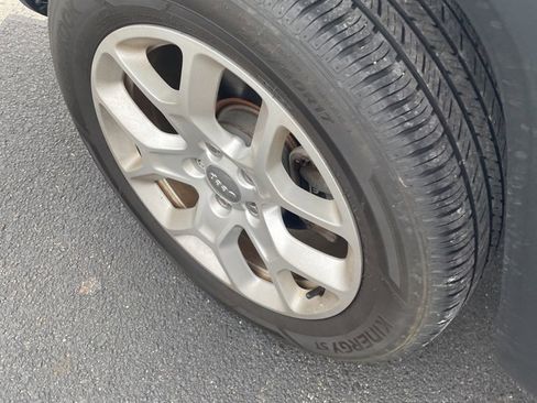 Used 2018 Jeep Renegade Latitude w/ Cold Weather Group image 7