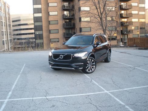Used 2018 Volvo XC90 T6 Momentum w/ Convenience Package image 19