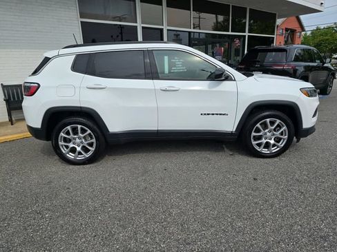 Used 2023 Jeep Compass Latitude AWD/4WD image 40