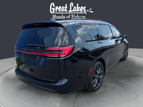 Used 2025 Chrysler Pacifica Limited FWD image 5