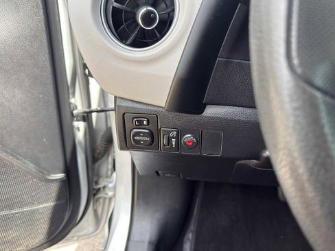 Used 2017 Toyota Corolla LE FWD image 19