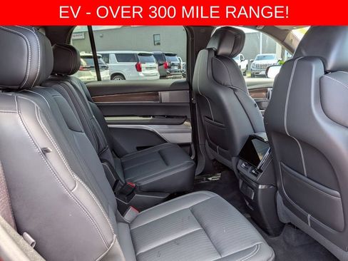 Used 2026 Cadillac Vistiq Sport w/ LPO, Floor Liner Package AWD/4WD image 21