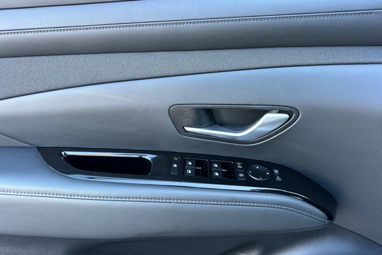 Used 2025 Hyundai Tucson Limited AWD/4WD image 10