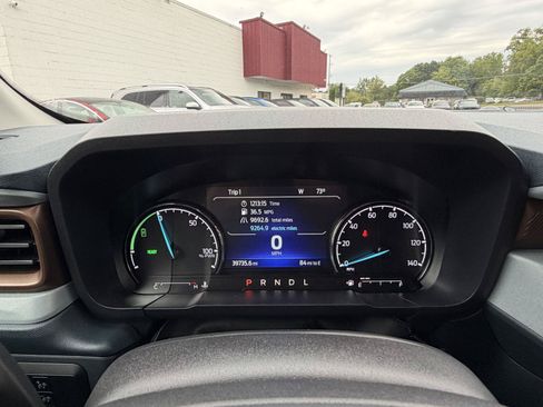 Used 2024 Ford Maverick Lariat FWD image 17
