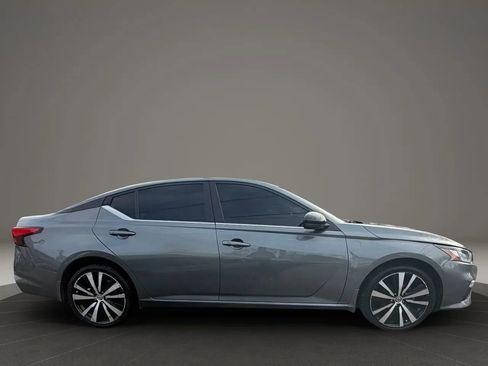 Used 2020 Nissan Altima 2.5 SR w/ Premium Package image 4