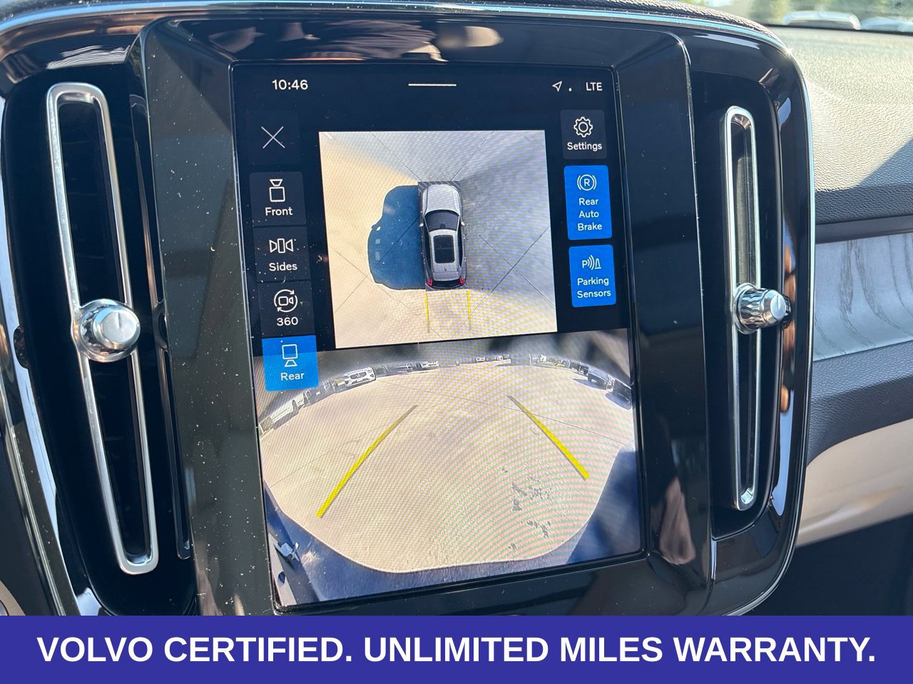Certified 2024 Volvo XC40 B5 Plus w/ Protection Package Premier AWD/4WD image 24