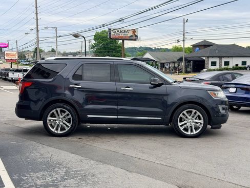 Used 2017 Ford Explorer Limited w/ Equipment Group 301A FWD image 7