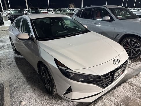 Used 2023 Hyundai Elantra SEL w/ Convenience Package image 2