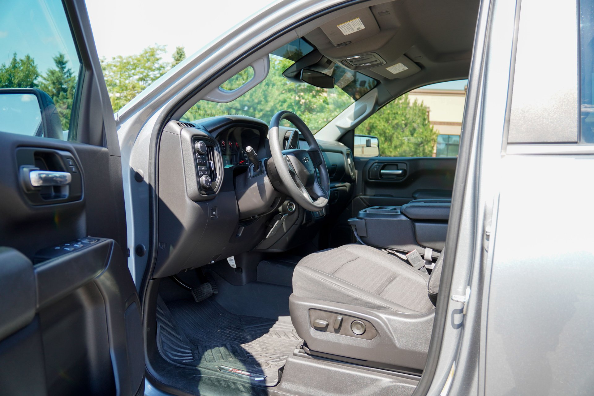 Used 2024 Chevrolet Silverado 1500 Custom Trail Boss w/ LPO, Dark Essentials Package AWD/4WD image 9
