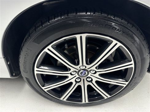 Used 2018 Volvo S60 T5 Inscription Platinum FWD image 16