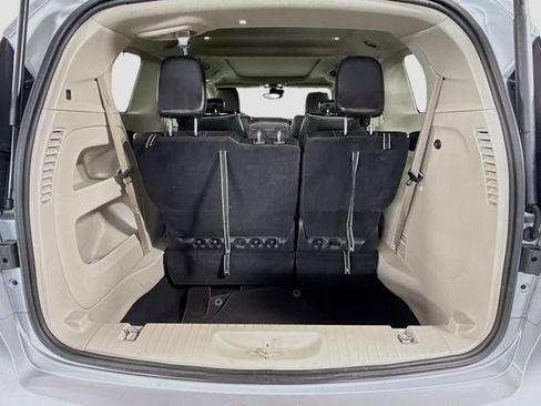 Used 2024 Chrysler Pacifica Limited image 33