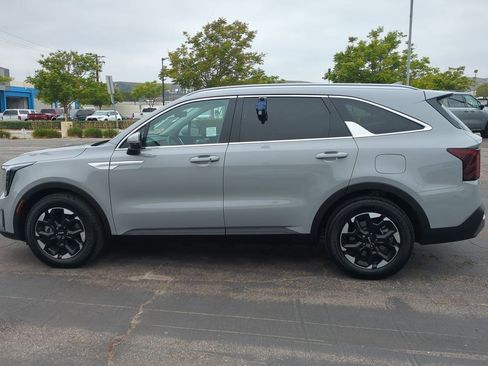 Used 2025 Kia Sorento S w/ Panoramic Sunroof Package FWD image 9