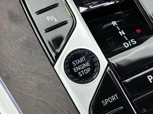 Used 2025 BMW X7 M60i image 18