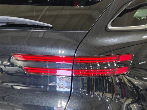 Used 2025 Genesis GV70 2.5T AWD/4WD image 12