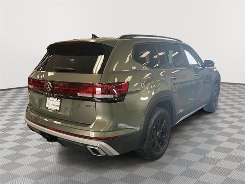 Used 2025 Volkswagen Atlas Peak Edition SE AWD/4WD image 5