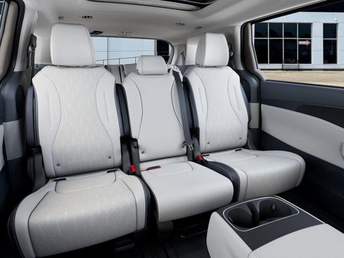 New 2026 Kia Carnival SX w/ SX Dark Edition Package FWD image 18