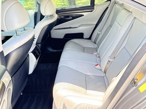 Used 2013 Lexus LS 460 w/ Comfort Pkg RWD image 25