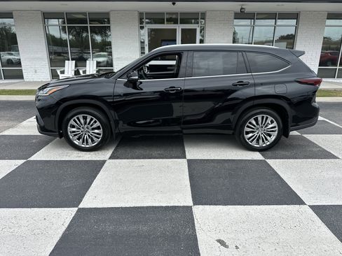 Used 2026 Toyota Highlander Platinum AWD/4WD image 1