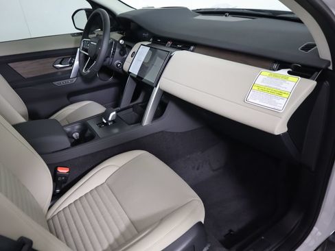 Certified 2025 Land Rover Discovery Sport S AWD/4WD image 18